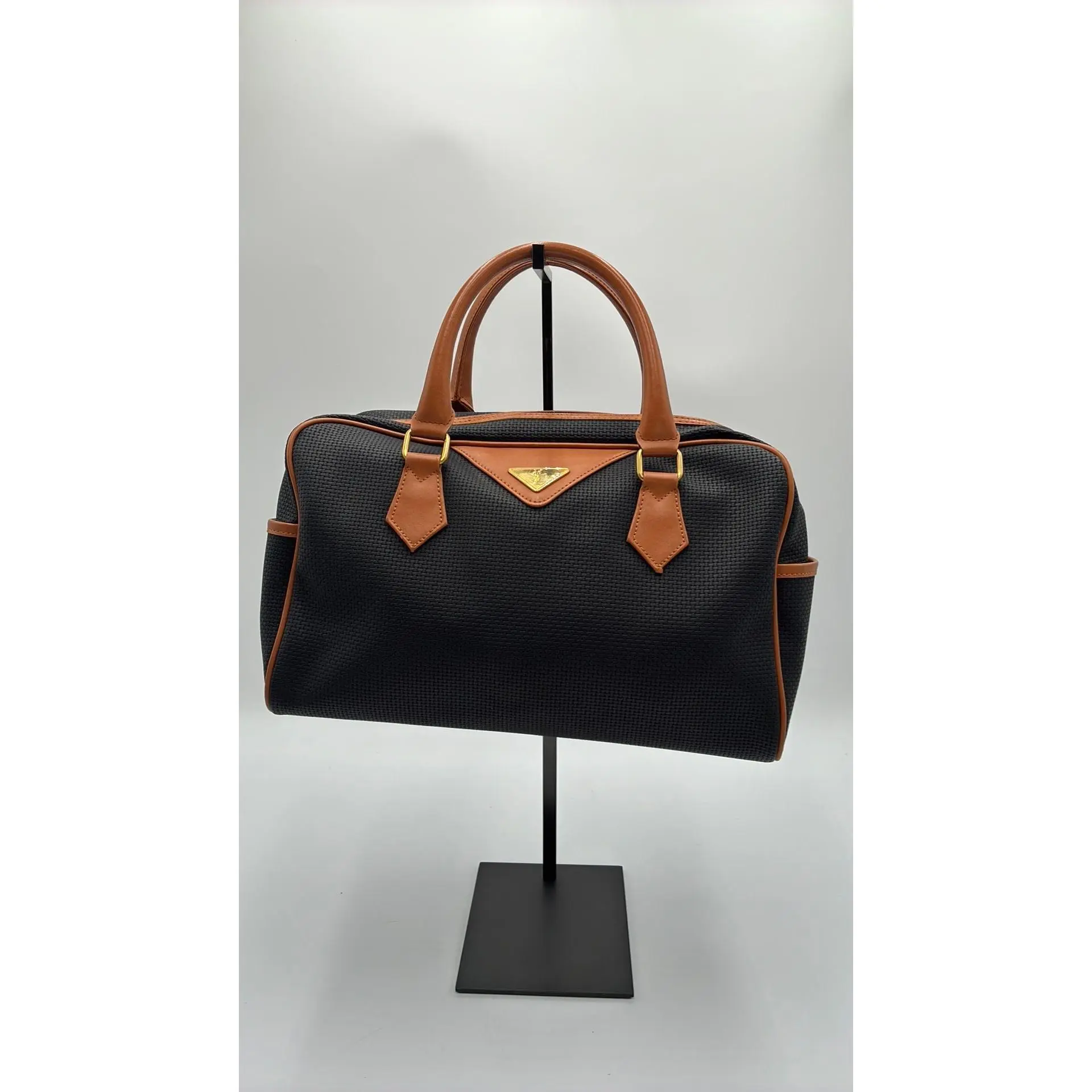 Pre-owned Leather Luxury Bags & Accessories YSL Authentic Vintage Boston Bag, Black Date Code: NODC05302617. Entrupy ID: 9MGB2QD.