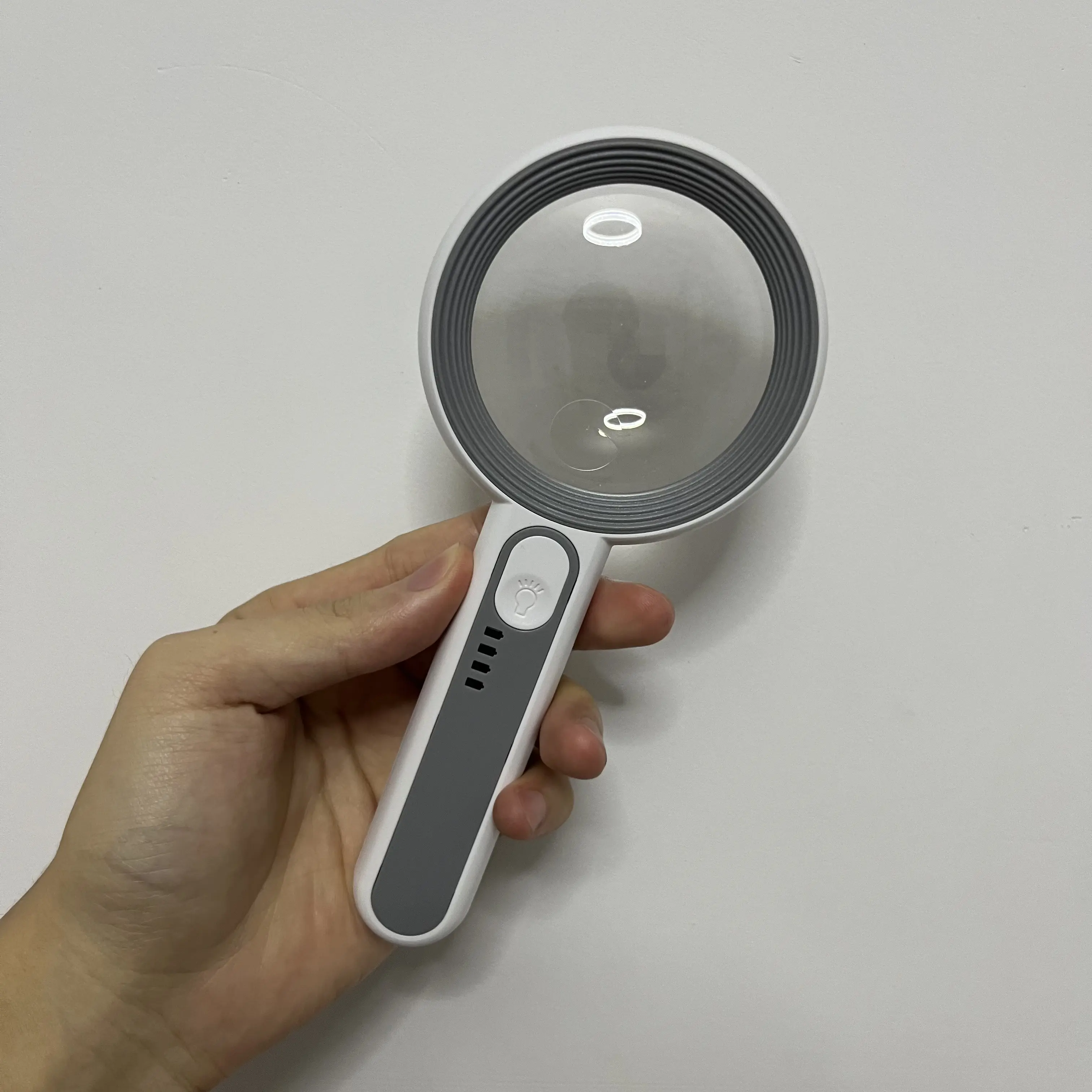 Magnifying Glass with Light, Handheld Large Magnifying Glass 18LED Cold and Warm Light with 3 Modes, Illuminated Lighted Magnifier for Seniors Reading, Coins, Jewelry
