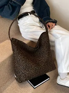 2025 new retro versatile commuting tote bag, Pu Tote Satchel, women's leopard print large-capacity underarm shoulder handbag for going out and commuting, PU