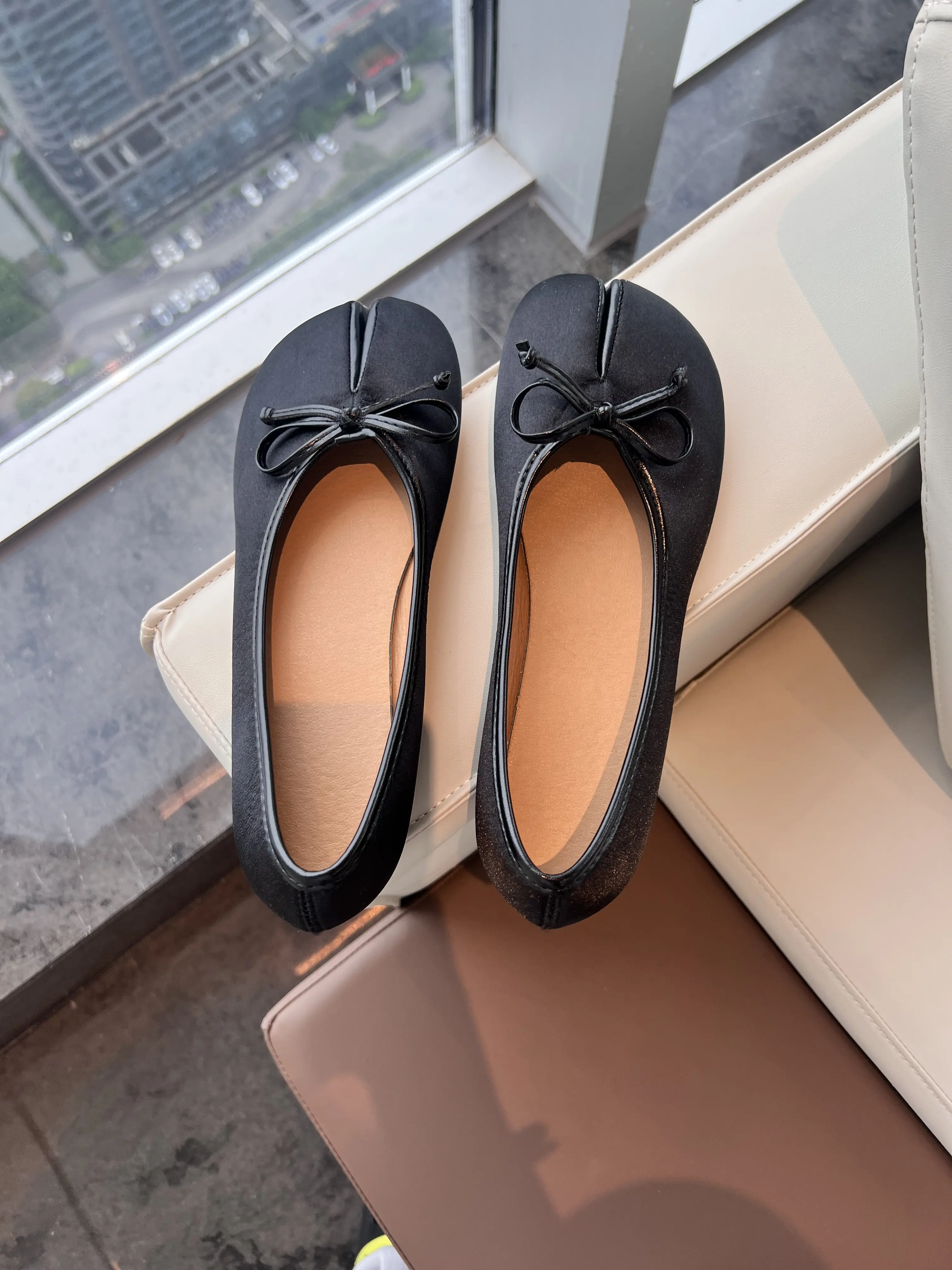 Soft Satin Pink Split Toe Ballet Flats Women Bow Decor Slip On Flat Shoes Minimalist Fairy Style Daily Dating Walking Footwear Light Comfort Casual Loafers