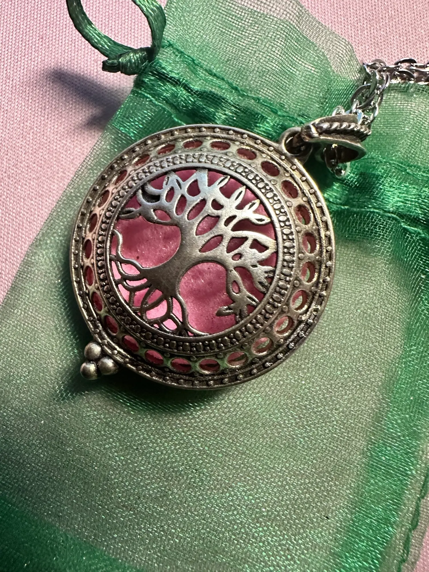 Aromatherapy Necklace with Felt Pad for Essential Oils Subtle Aroma Wearable Locket Jewelry