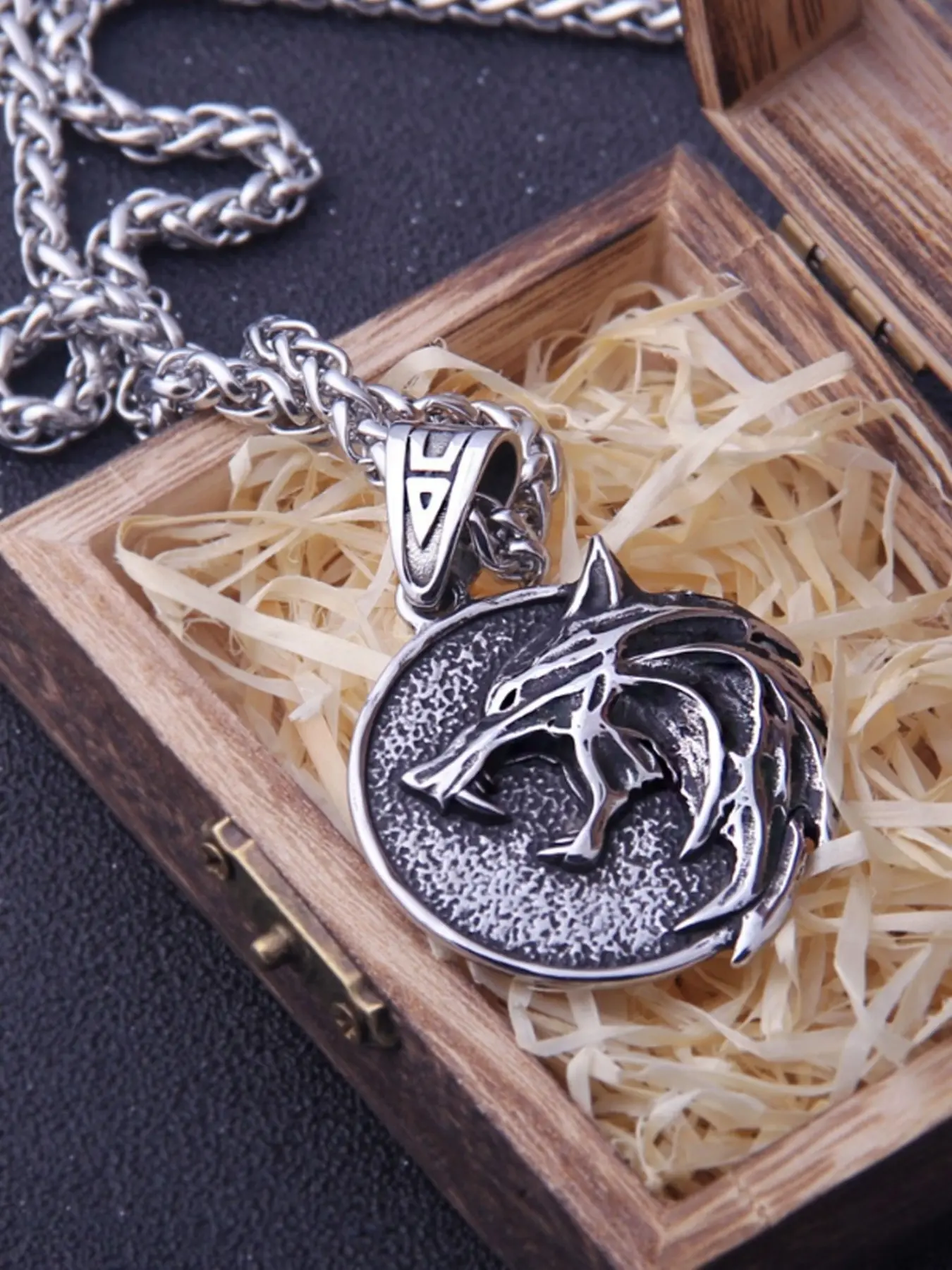 Viking Style Vintage Wolf Pendant Alloy Necklace Chains, Casual Punk Jewelry, Unisex Gift for Friends, Birthdays, Holidays, All Seasons