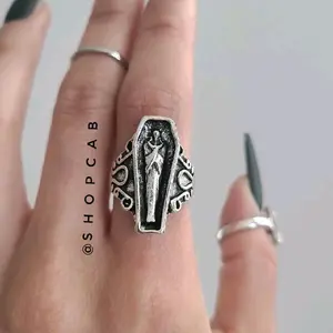 Silver Ghostly Gothic Coffin Ring - Unisex