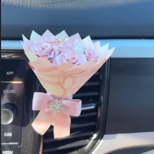 Mini Keychain Bouquet for Car Vent - Compact Fabric Design with Delicate Flower Arrangement for Everyday Use