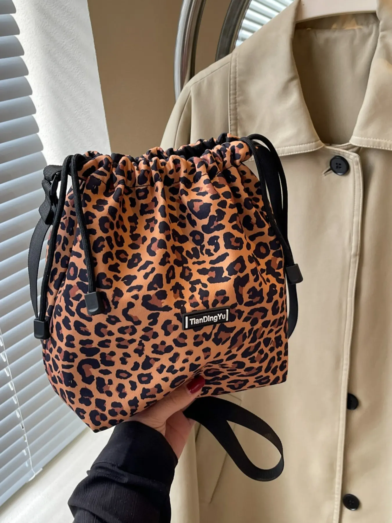 Women's Fashionable Large Capacity Lightweight Drawstring Bucket Bag, Everyday Shoulder Handbag, Stylish Crossbody Design for Daily Use and Travel, Trendy Shoulder and Messenger Bag