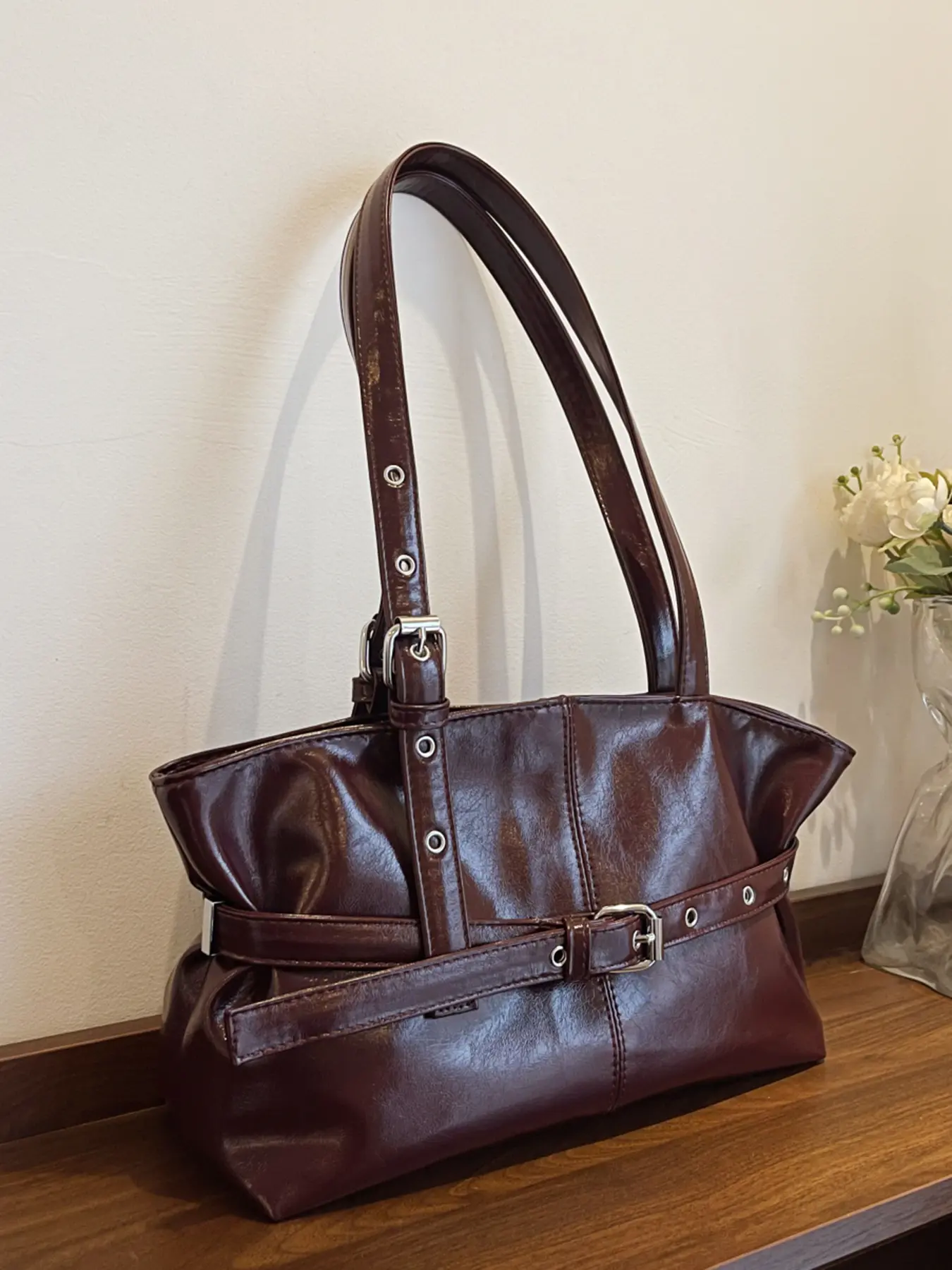 High end retro wine red tote bag, adjustable shoulder strap large capacity casual shoulder bag, exquisite and fashionable retro popular strap handbag, suitable for daily commuting, shopping, dating, and making friends
