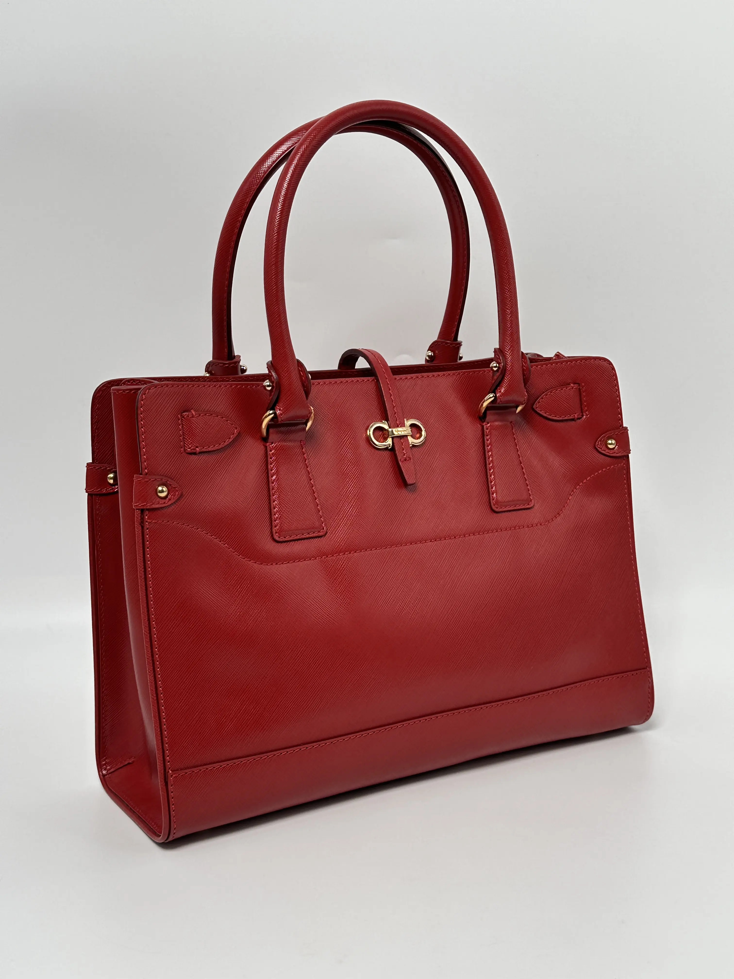 Pre-owned SALVATORE FERRAGAMO leather Top Handle Bags Red Saffiano Briana Tote Bag Top Handle Handbag SH517FG