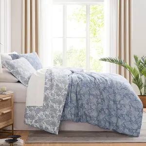 Southshore Fine Living, Inc. Perfect Paisley Comforter Set - Bedroom Soft Bedding Set, Oversized Down Alternative, Reversible with Matching Pillow Sham, Blue/White Paisley Print Quilts, Printed Duvet Covers