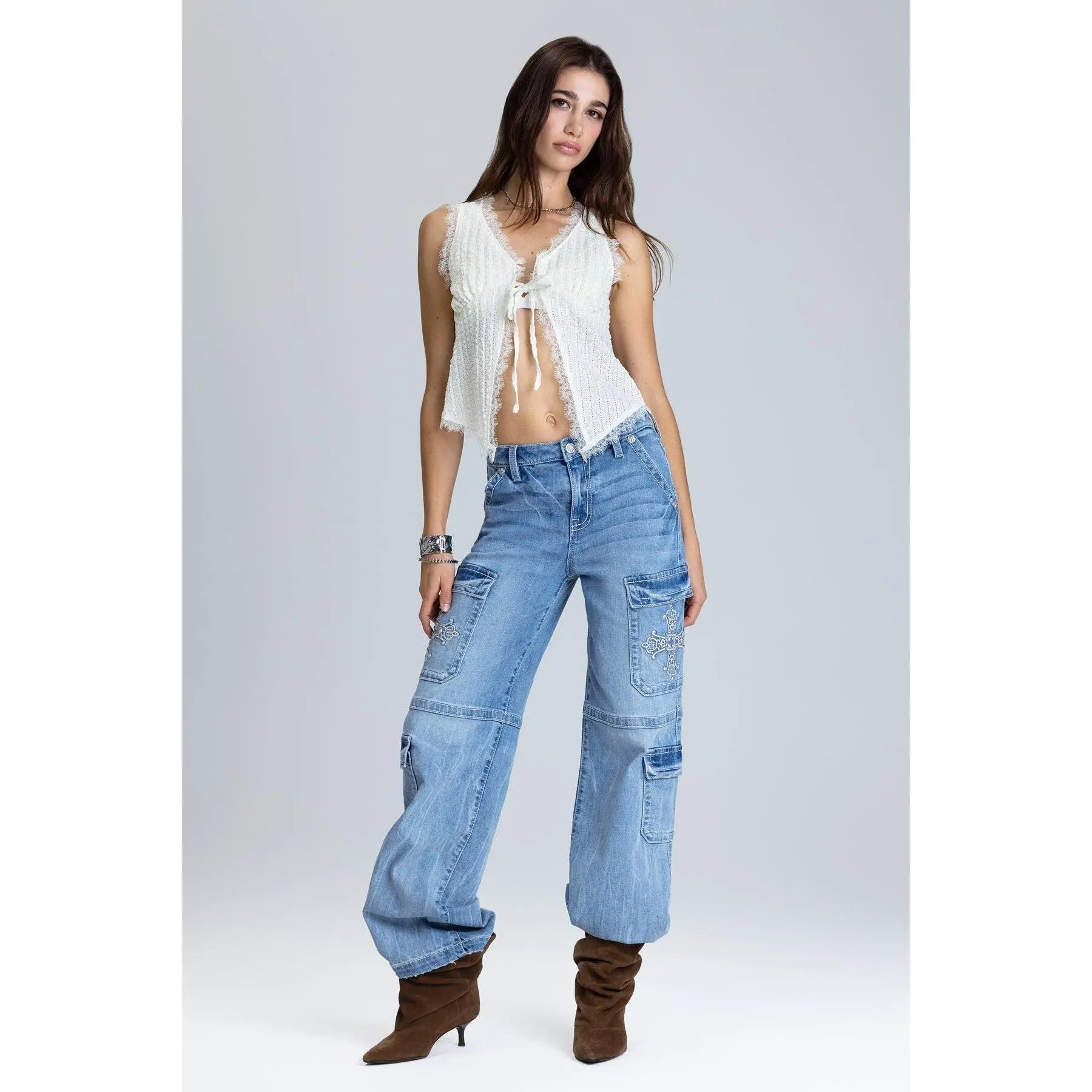 MissMe Axel Cargo Wide Leg - Womenswear Y2K Inspired Mid-Rise Cargo Jeans with Statement Cargo Pockets, Vintage Wash Denim & Cool Girl Energy