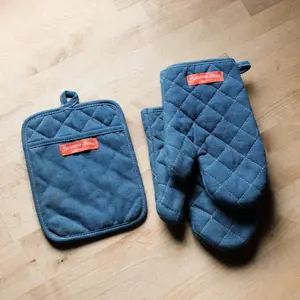 Oven Mitts & Pot Holder Set - Compatible with Cooking Utensils - Includes Two Mitts & Pot Holder - Versatile Storage Solution