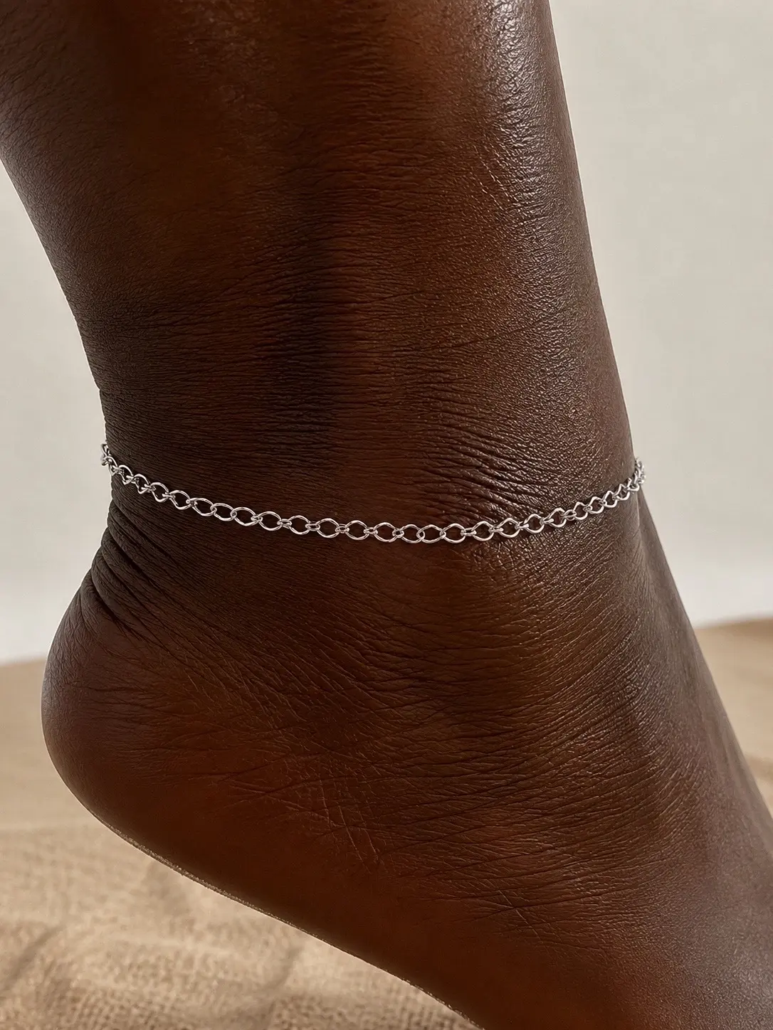 Bare Silver Costume Jewelry Anklet, Fashion Accessory for Daily Wear