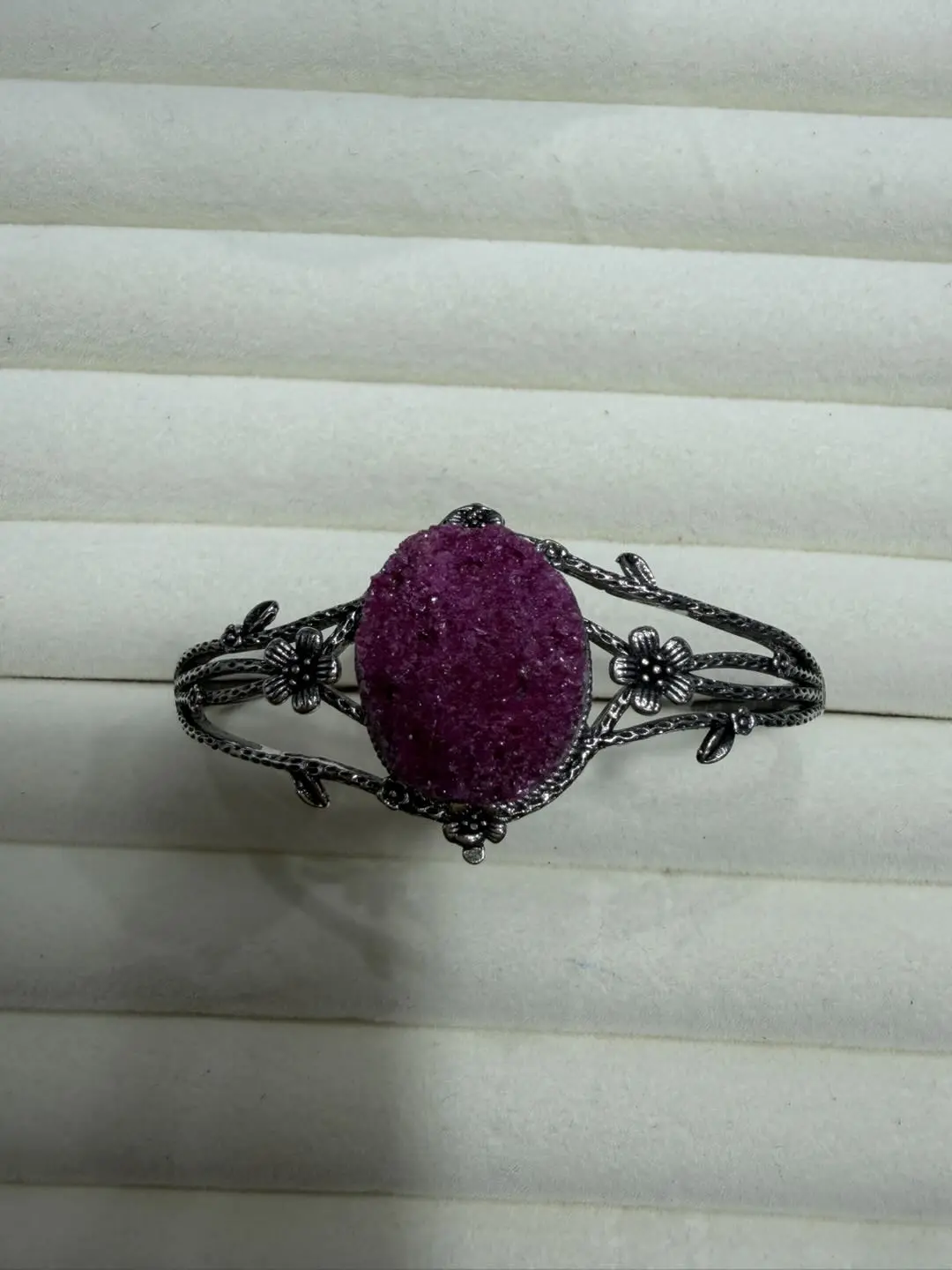 Wen(13851)gc.Ruby and sapphire bangle