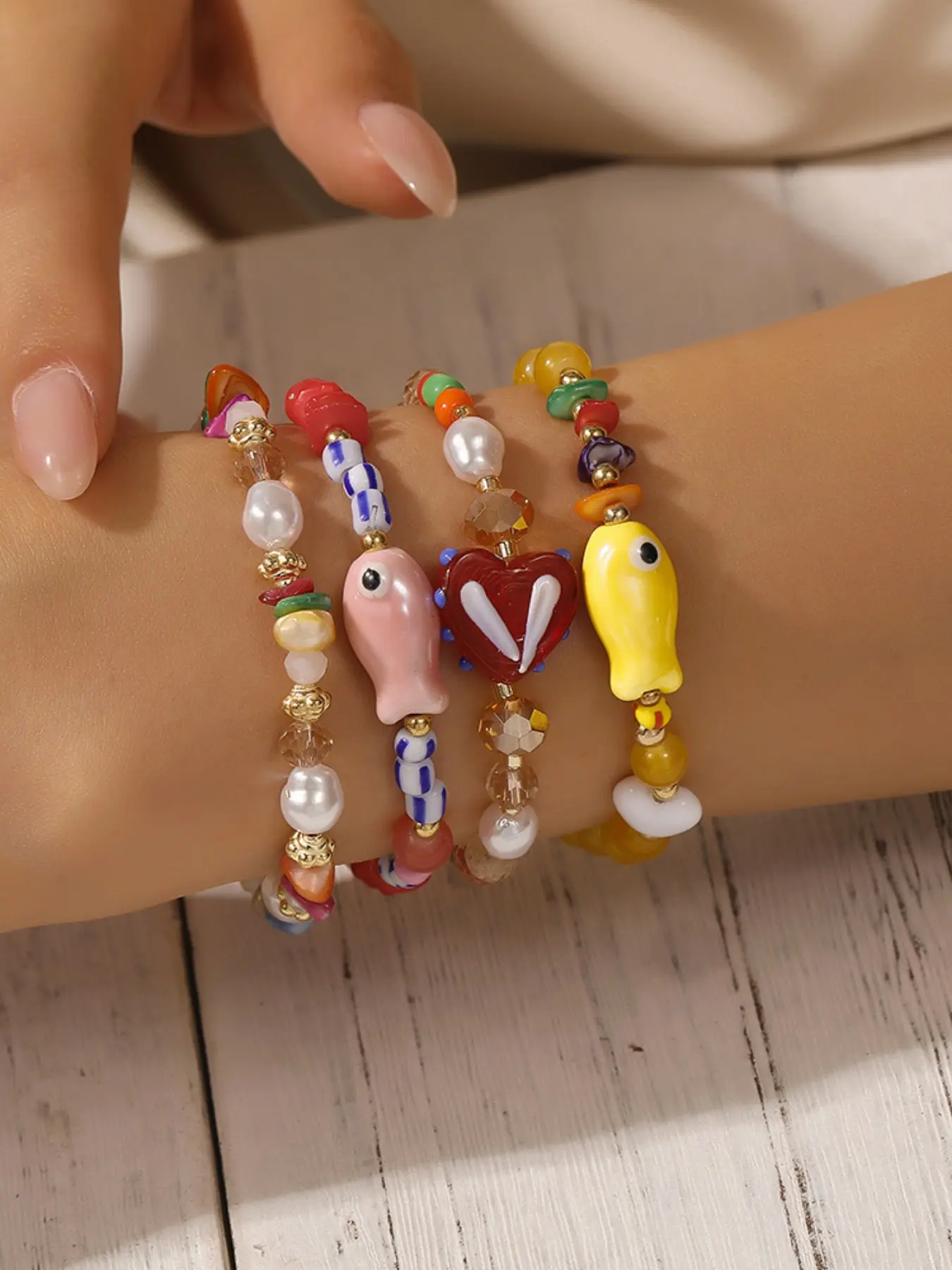 Four-Piece Fashion Beaded Bracelets Set, Heart Fish Design, Imitation Pearl Crystal Beads, Cute Animal Pattern, Ceramics Chain Material, Heart Shaped Bracelet, Stackable Beaded Bracelet, Jewelry Bracelet, Beautiful Bracelets