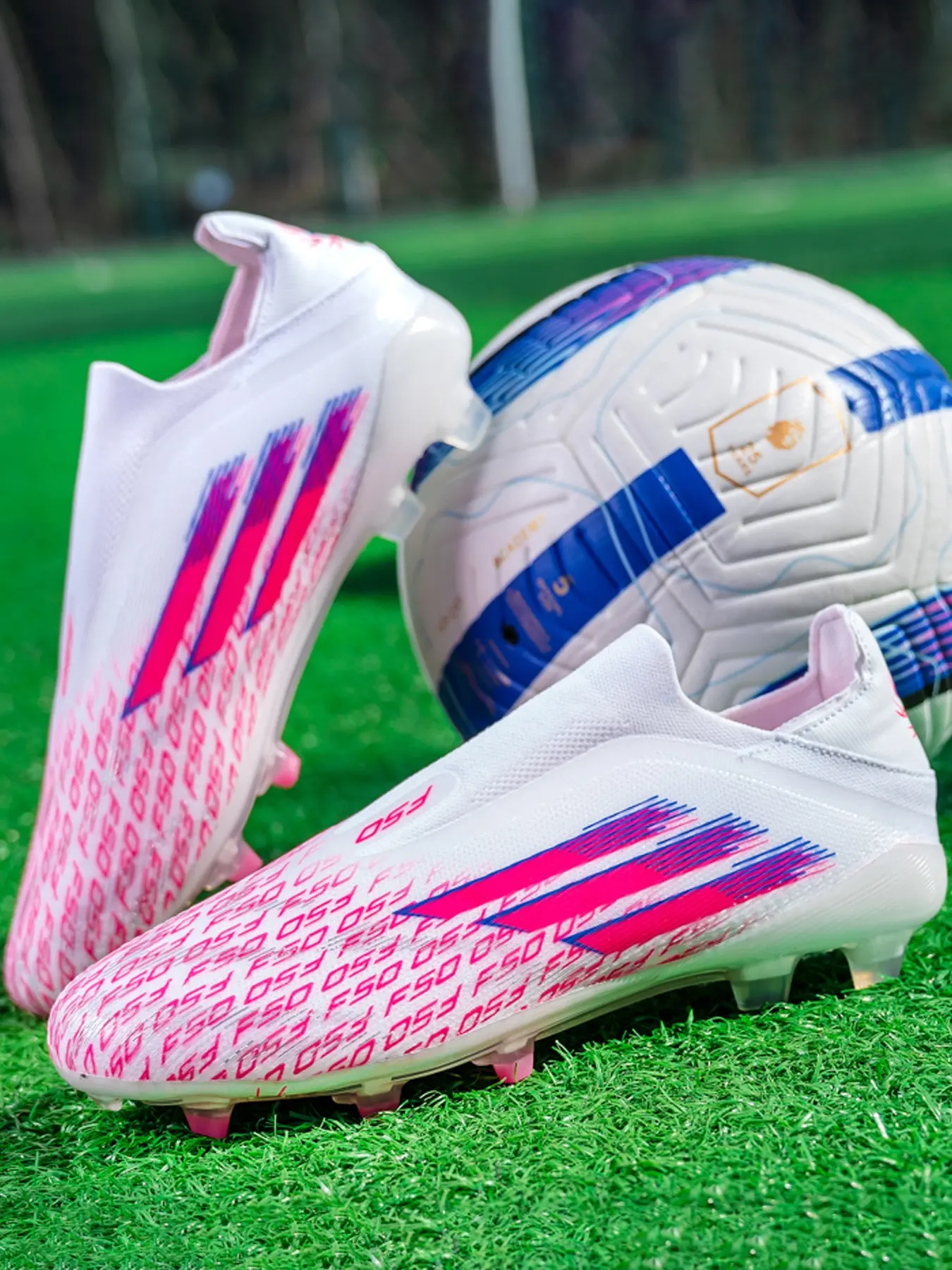Men's Football Shoes, Soccer Cleats, Football Boots, Sports Football Shoes, Fashion Gradient Color Design, Comfortable Soft Fit, Durable Rubber Sole, Ideal for Training, All Seasons