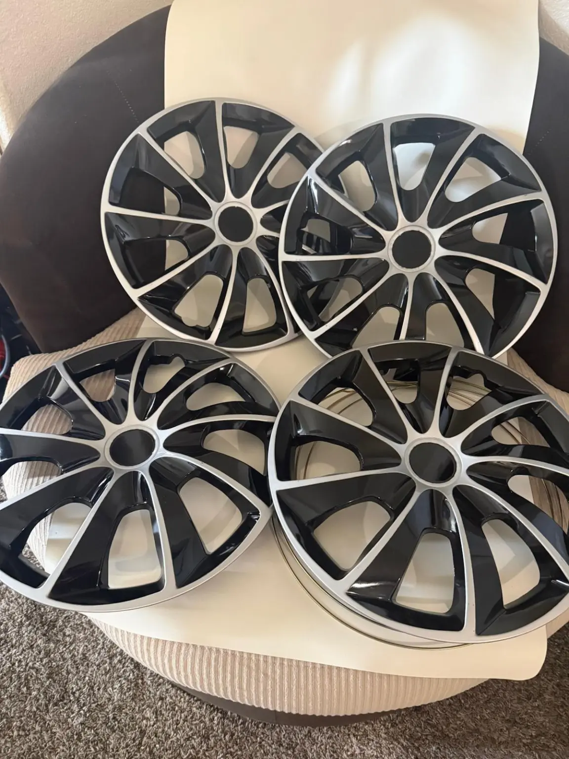 4-Pack 15 inch universal hubcaps silver & Black