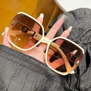 1 pair of neutral gradient coloring lens modern sunglasses, simple large frame design, suitable for daily commuting and outdoor activities to wear, provide UV protection to show fashion taste.