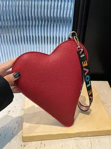 Her Valentine's Dream: Stylish Shoulder Bags， black love bag, stylish, simple and casual Joker clutch bag, minority design classic Joker multicolor optional, romantic confession gift, sweet and suitable for shopping and dating. Fashionable Shoulder Bag