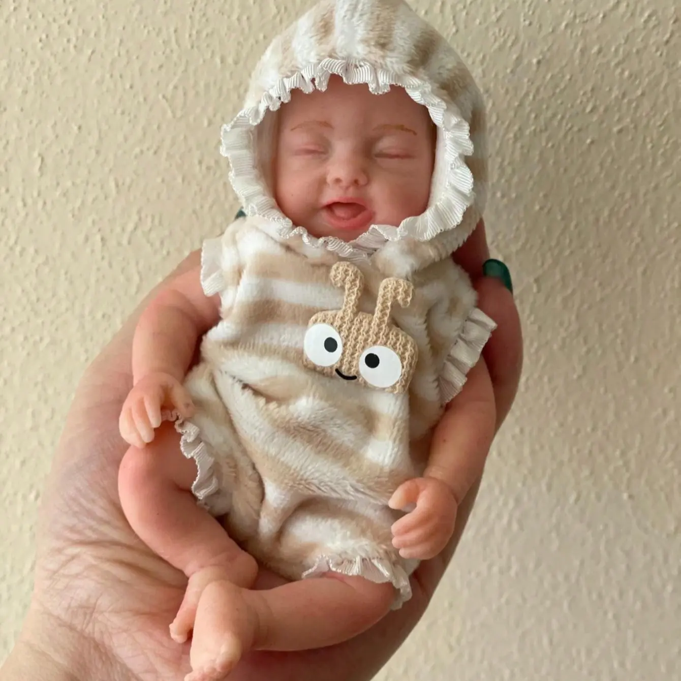 Super Cute Mini Silicone Girl Doll, Lifelike Realistic Newborn Doll, Handmade, Best Gift for Kids, Unisex, Perfect for Children, Unique and Adorable Toy, Soft Dolls