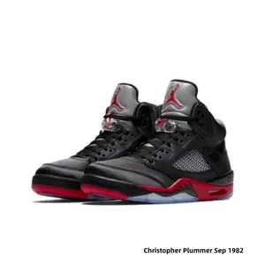 Retro satin finish, black and red color scheme, casual retro sports shoes, durable and versatile