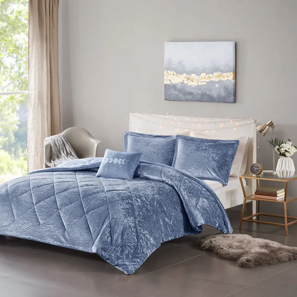 Intelligent Design Felicia 360-Stand Velvet Comforter Bed Cover Set - King/California King (104x90x1in), Hypoallergenic Diamond Quilt, Luxury Bedding, Glam Blue Soft Set with Throw Pillow