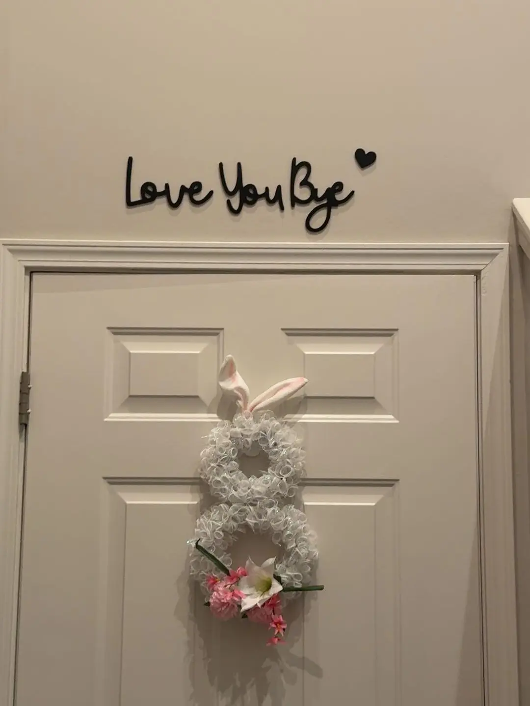 Wooden Wall Art Love You Bye Letter Pattern Wall Hanging Decor Inspirational for Home Prayer Room Farmhouse Ornaments Art Decoration Hangable