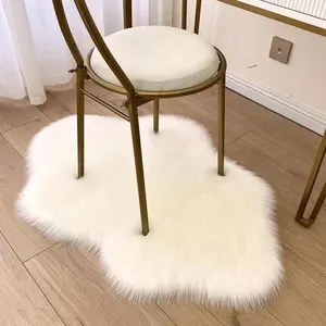 Modern Cloud-Shaped Plush Rug 31.49in x 47.24in Machine Washable for Living Rooms Bedrooms Reading Nooks Dressing Tables Cloakrooms carpet