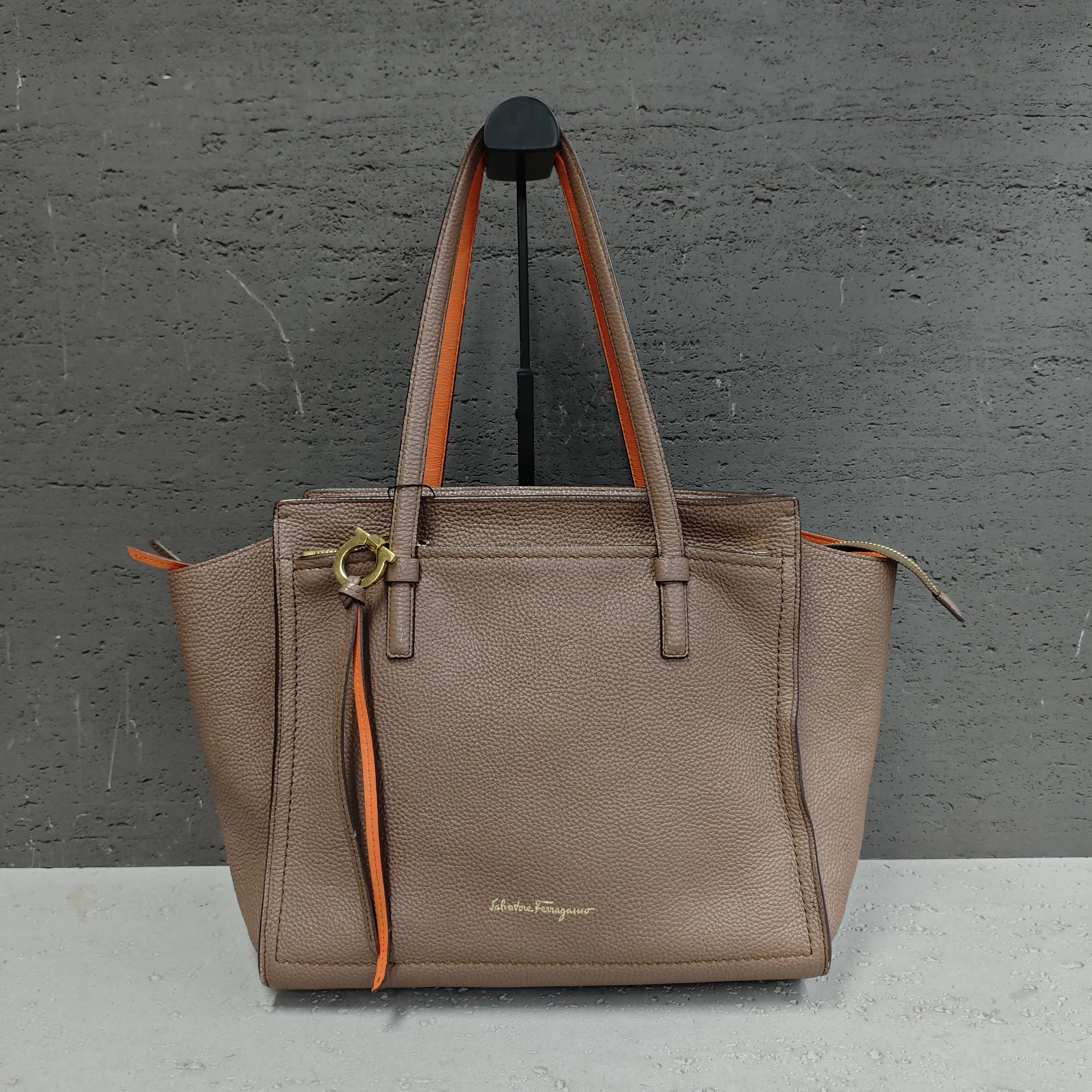 Pre-owned SALVATORE FERRAGAMO Leather Shoulder Bag D0701541514