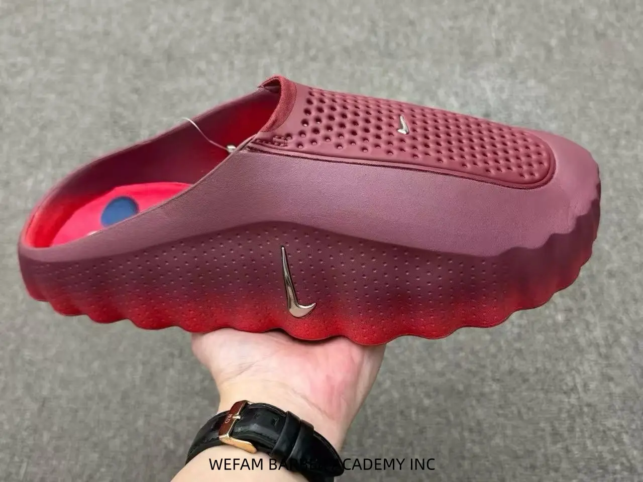 Men Wine Red Gradient EVA Mule Slides, Hollow Cut‑Out Upper, Black Dotted Anti‑Slip Sole Street Casual Slippers