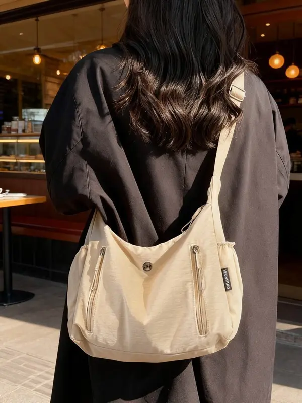 Single-shoulder bag, can be worn cross-body or as a backpack, made of Oxford fabric, durable and sturdy, transforms into a backpack in a second backtoschoolshopping