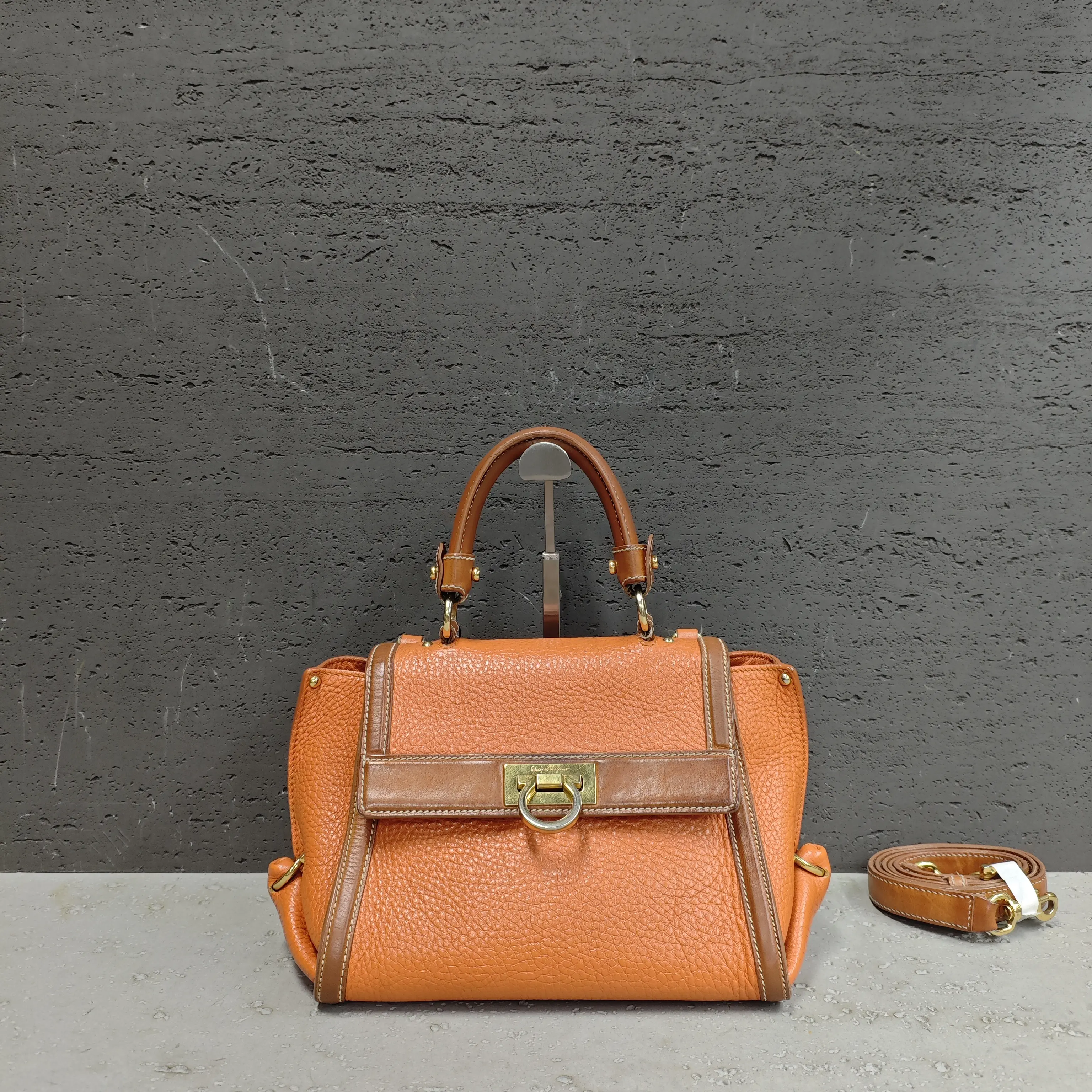 Pre-owned SALVATORE FERRAGAMO Leather Shoulder Bag D0701130114