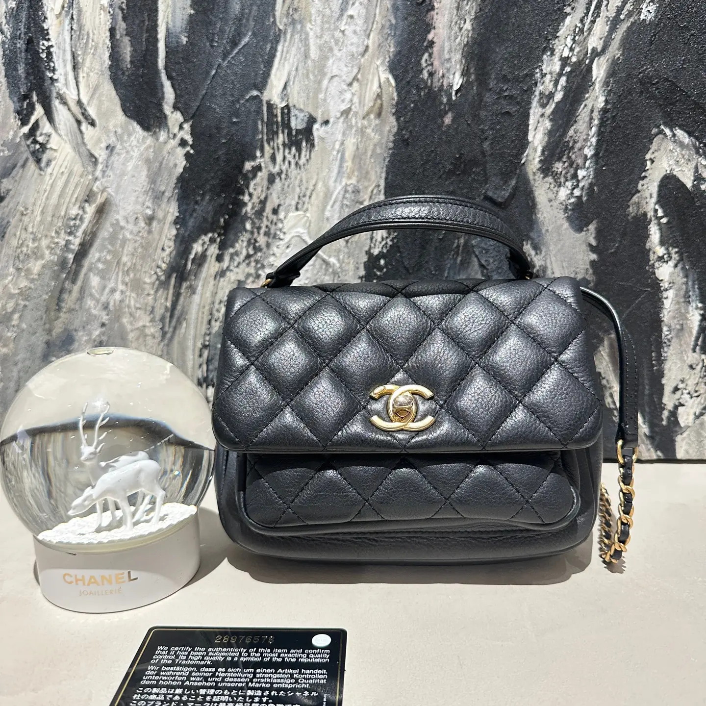 Pre-owned CHANEL black caviar messenger crossbody handle bag 13197