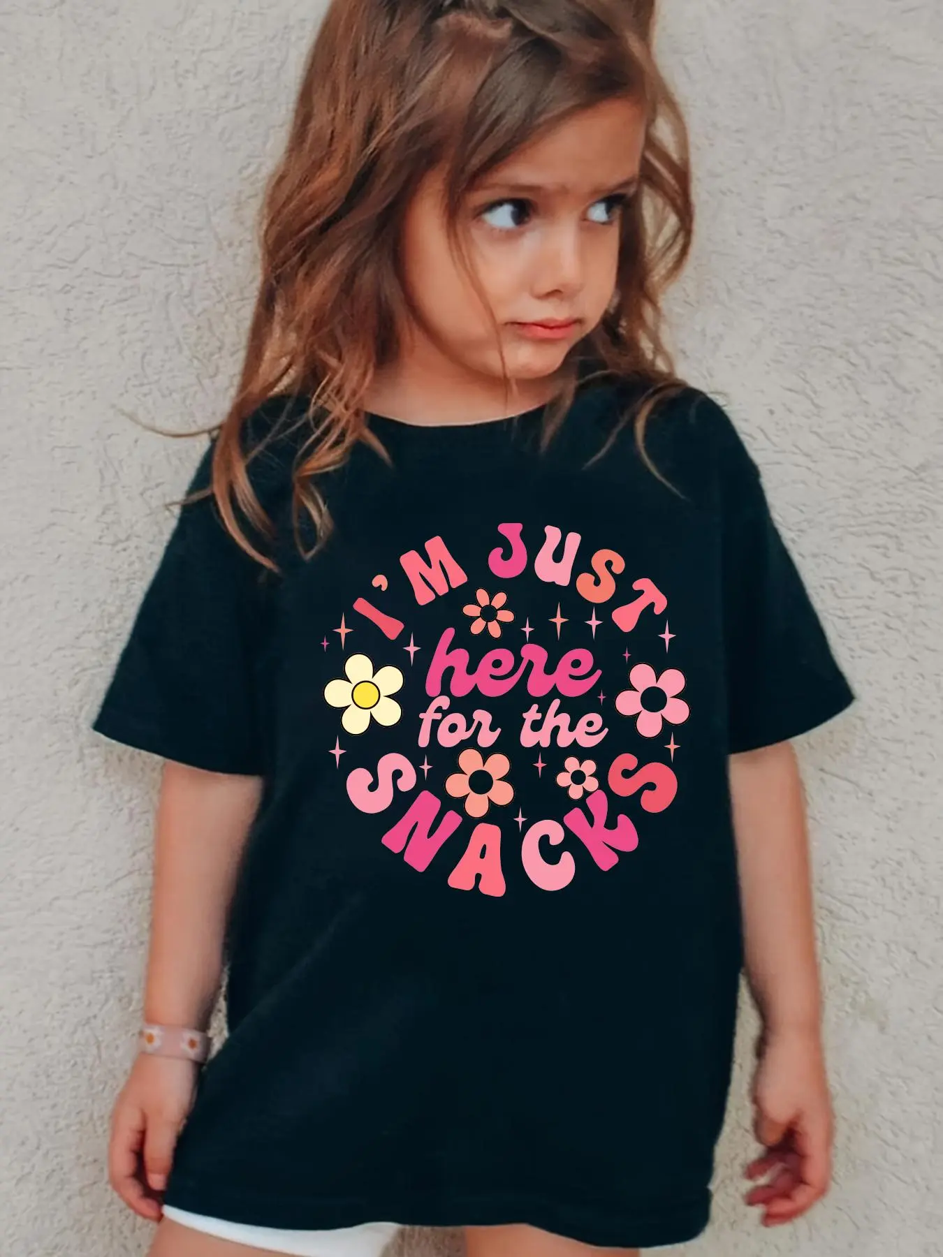 Toddler Girl's "I'M JUST HERE FOR THE SNACKS" Letter & Floral Print Round Neck, Fashion Casual Short Sleeve T-shirt for Daily Outdoor Wear, Kids Clothing for Summer, Graphic Printed Tee, Fun Shirt