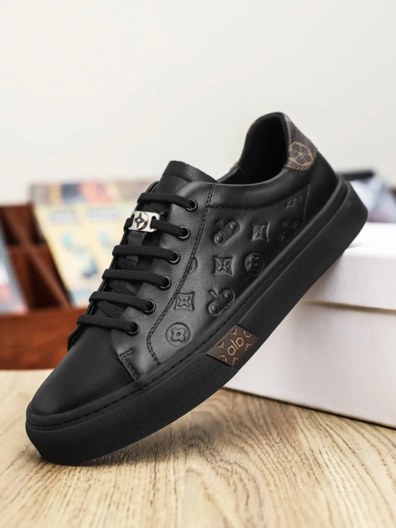 Light Luxury Board Shoes, Sneakers 2026 Spring Summer New, Breathable Versatile Flat Sports Casual Shoes, Trendy Footwear for Men Women