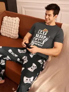 Gaming Controller Print T-Shirt for Men, Comfortable Checkered Pajama Set for Gamers and Leisure Use, Perfect Gift for Game Enthusiasts