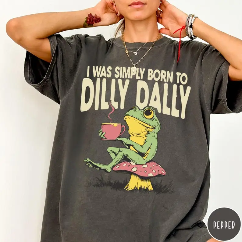 Comfort Colors Born to Dilly Dally TShirt, Vintage Frog Tshirt, Funny Retro TShirt, Oversized Graphic Tee, Funny Women's Aesthetic Tshirt