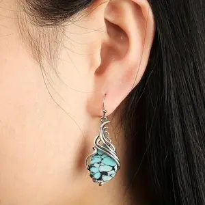 1 pair of retro style earrings with water droplet design, perfect for women's daily gatherings.
