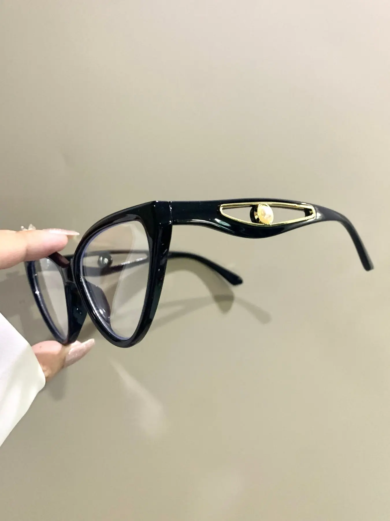 Women's Cat Eye Glasses, Retro Fashion Trend Eyewear, Fashionable Frames Glasses, Stylish Eyeglass, PC Lenses with Novelty Hollowed-Out Frame Legs and Pearly Decorative Eyeglasses