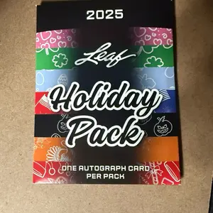 Leaf Holiday Autograph Pack