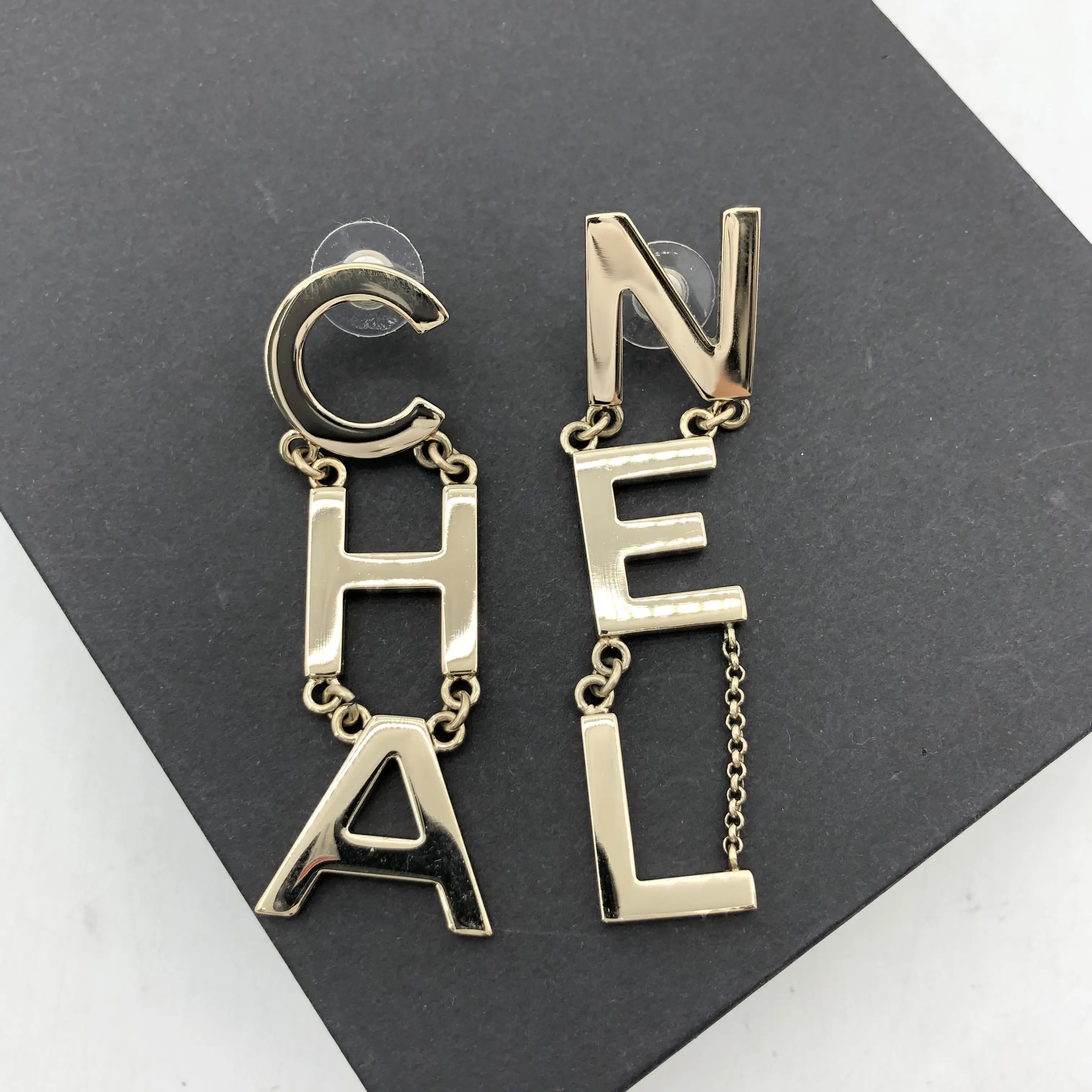 Pre-owned RDLTJ Chanel Gold Logo Asymmetrical Letter Earrings Size 1.5*7.5cm