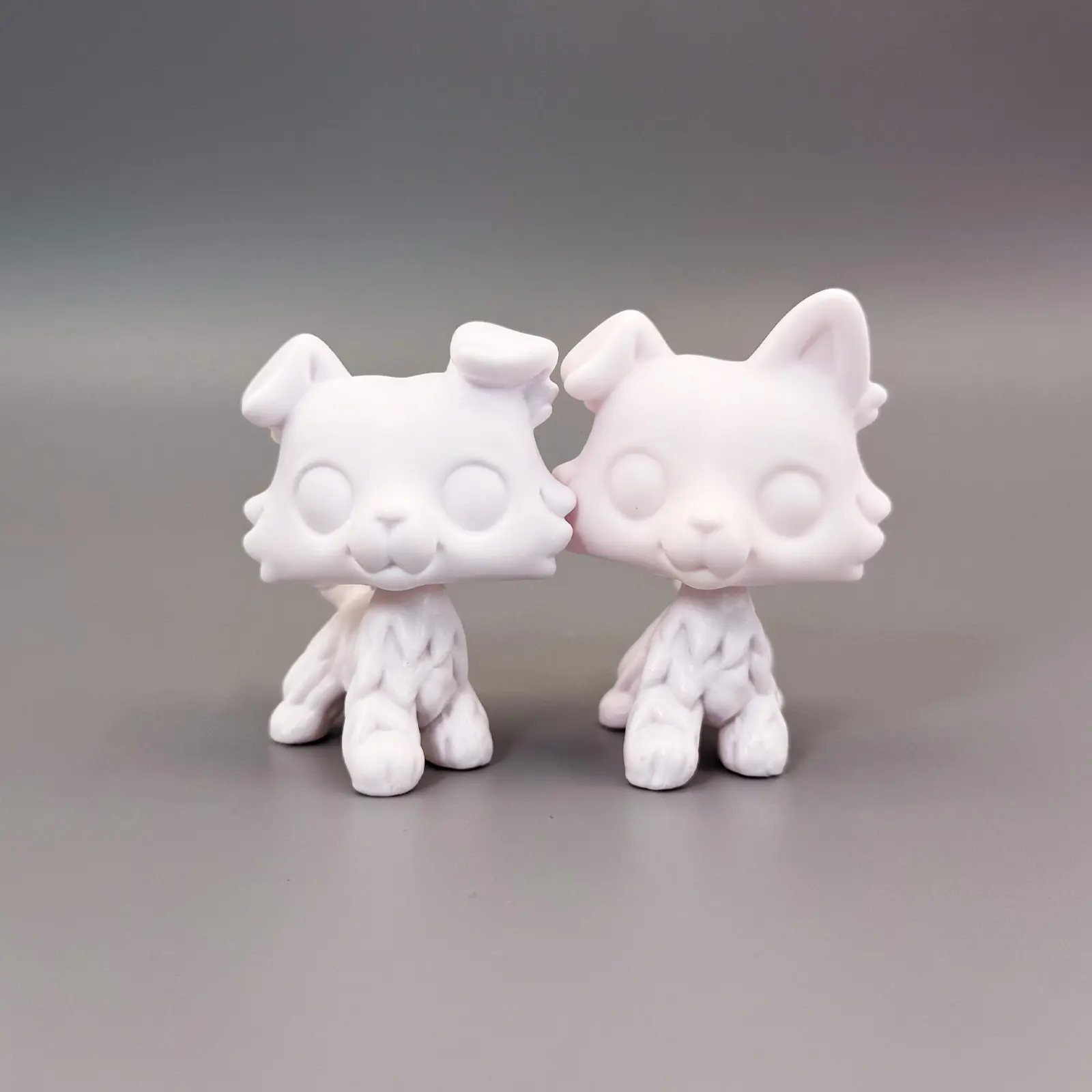 2 Pcs Unpainted Blank Mini Fluffy Puppy Figurines Set, White Paintable Long Hair Dog Statues, Customizable Hollow PVC Blank Models for DIY Hand Painting Craft Desktop Decor