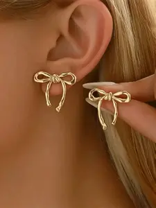 Classic Gold Bow Stud Earrings – An Everyday Essential for a Touch of Bohemian Elegance Boho Elegant Gold Bow Studs – Chic & Subtle Everyday Earrings for Women Gold Bow Stud Earrings – Bohemian Elegant Style for Women, Perfect for Daily Fashion