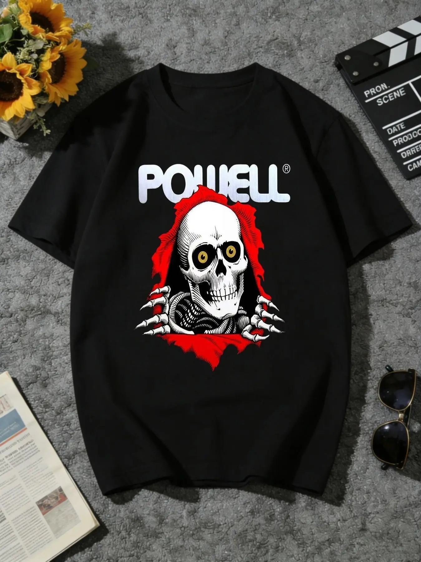 This unisex black T-shirt is made of 100% cotton and weighs 220 grams. It features a striking "Powell Peralta" skull design, making it perfect for casual wear and showcasing individuality. It's an ideal gift for couples, Christmas, or Valentine's Day.