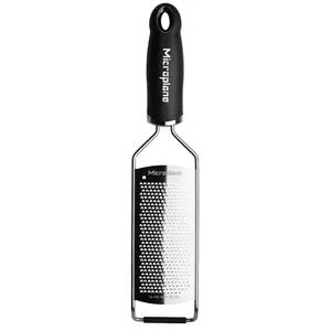 Microplane Gourmet Series Fine Grater – Ultra-Sharp Stainless Steel Blades, Ergonomic Handle, Perfect for Citrus Zest, Parmesan, Garlic, and More