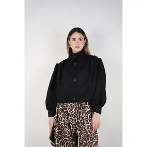 Inora Cloud Jacket – Sleek, Structured, and Timelessly Modern