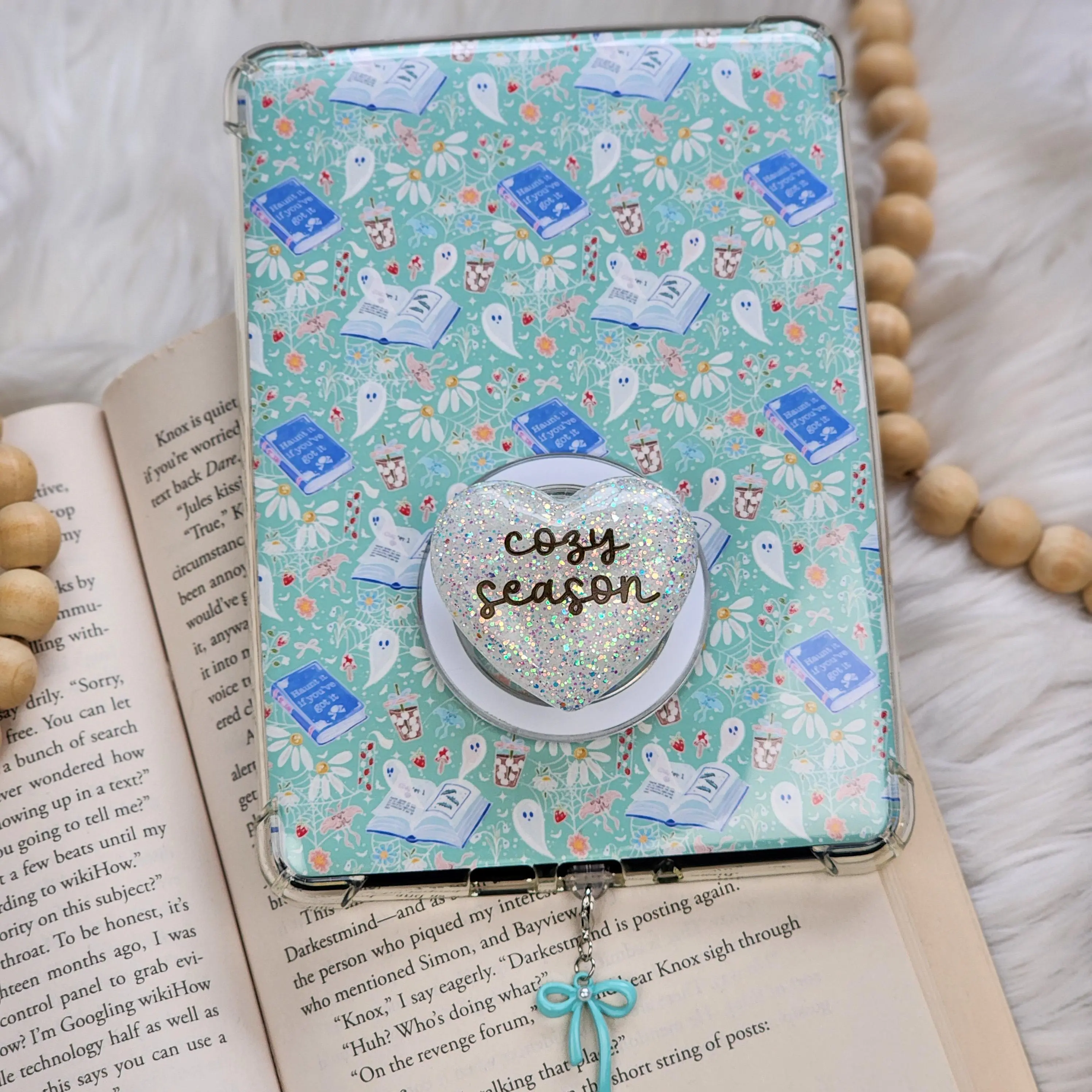 Kindle Accessories Set | Cozy Season Elegance  | Insert, Grip & Charm