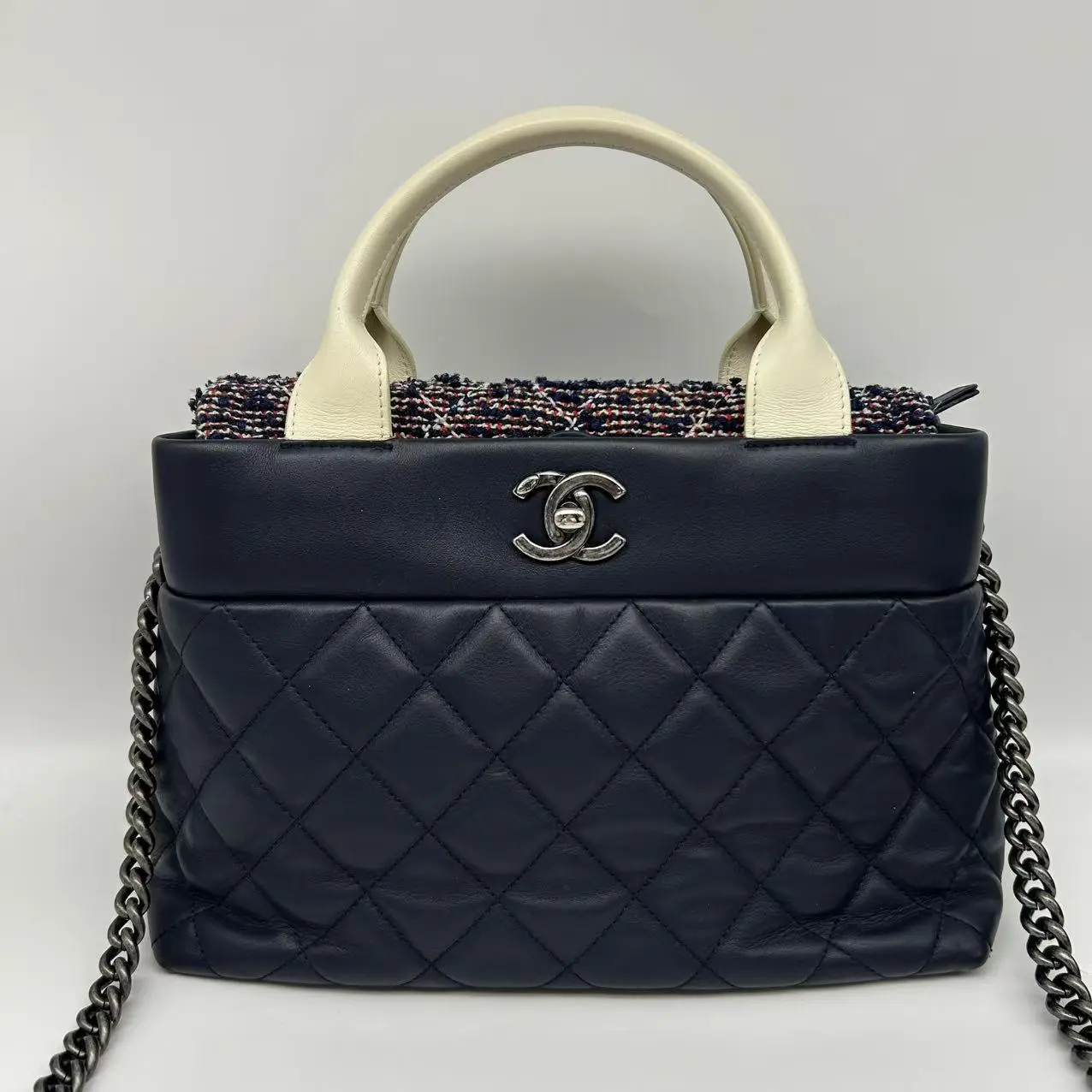 Pre-owned CHANEL Leather Tweed Portobello Tote Bag, Pre Loved Luxury Luggage Accessory