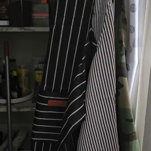 【Ready stock】Kitchen Cooking Aprons for Women and Men Adjustable Chef Apron with Pockets 2 PCs Multicolor，2 Pack Apron Unisex, Adjustable Bib Kitchen Apron, Cooking Apron, Aprons for Women Men with Pockets, Chef Aprons Strap Cleaning White Black&Brown t