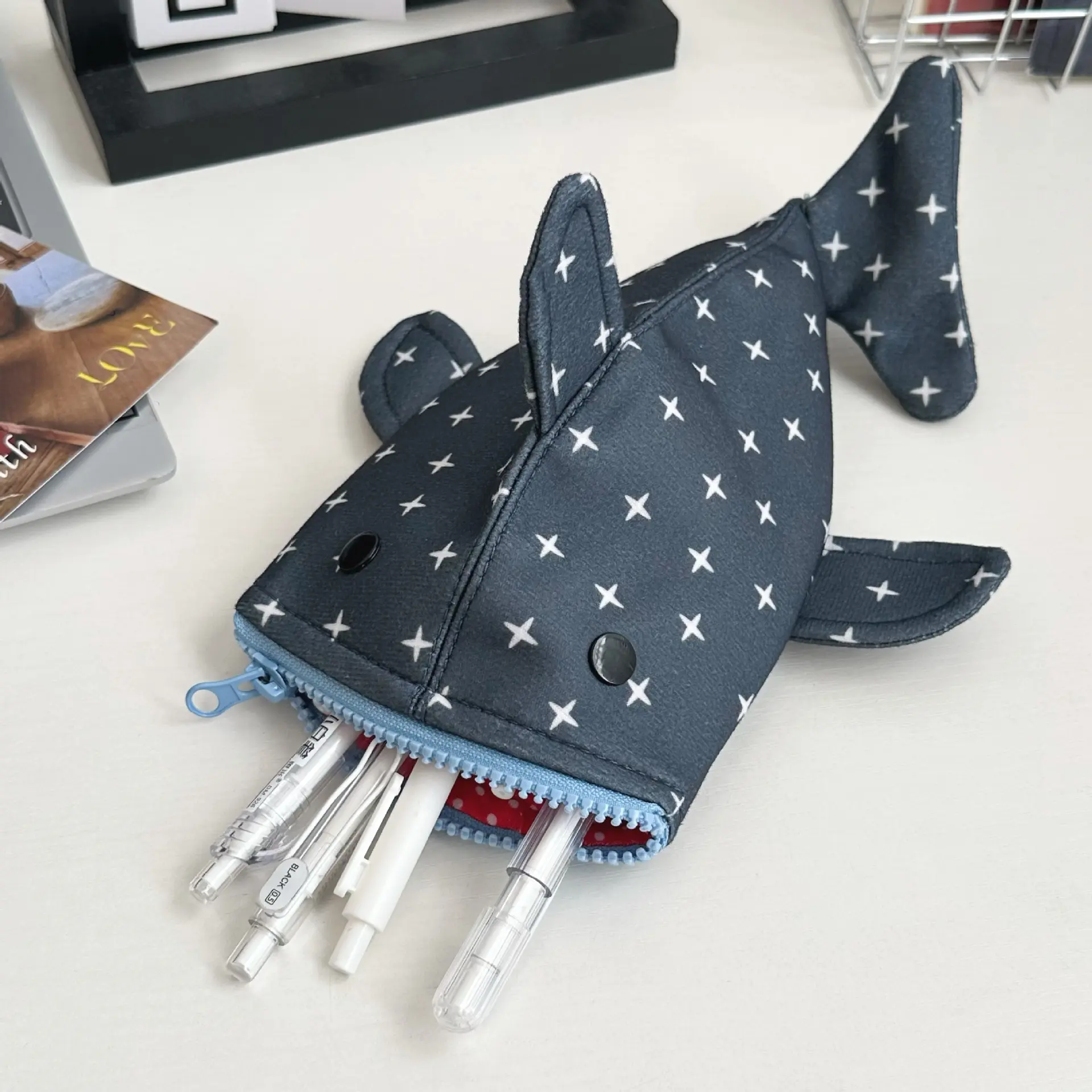 Cute Shark Zipper Pouch, Durable Multi-Functional Storage Bag, Organizational Zipper Storage, Organiser, Durable Storage Organizer, Organizer Pouches, Organizer Bags, Perfect Christmas Gift for Boys & Girls, New Condition