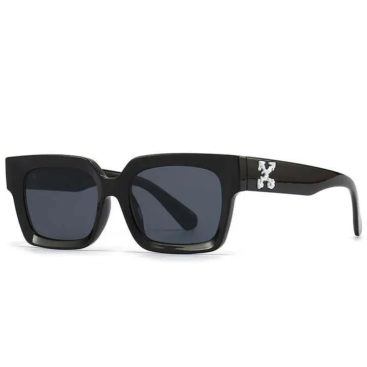 Luxury Square Polarized Sunglasses Black Frame UV400 Vintage Fashion Eyewear