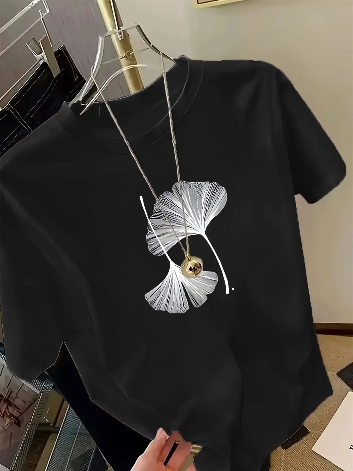 Women's Creative Iron-On Print Comfortable Casual Slight Stretch T-Shirt, Stylish Daily Wear, Perfect for All Seasons